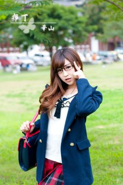 什么都没有穿的美女